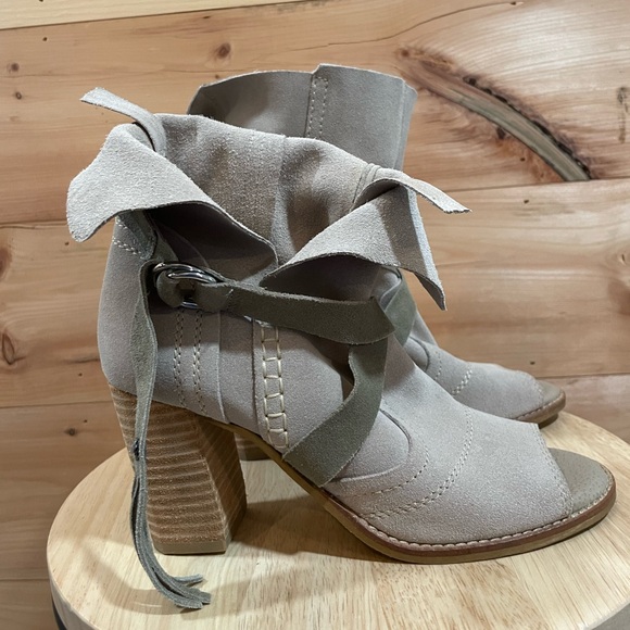Diba True Open-Toe Bootie in Grey Suede Size 8 - Picture 7 of 16